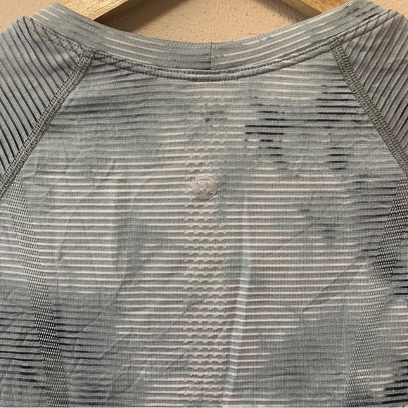 Lululemon Swiftly Tech Short Sleeve 2.0 Shibori Stripe Graphite Grey Size 8 - Picture 7 of 8